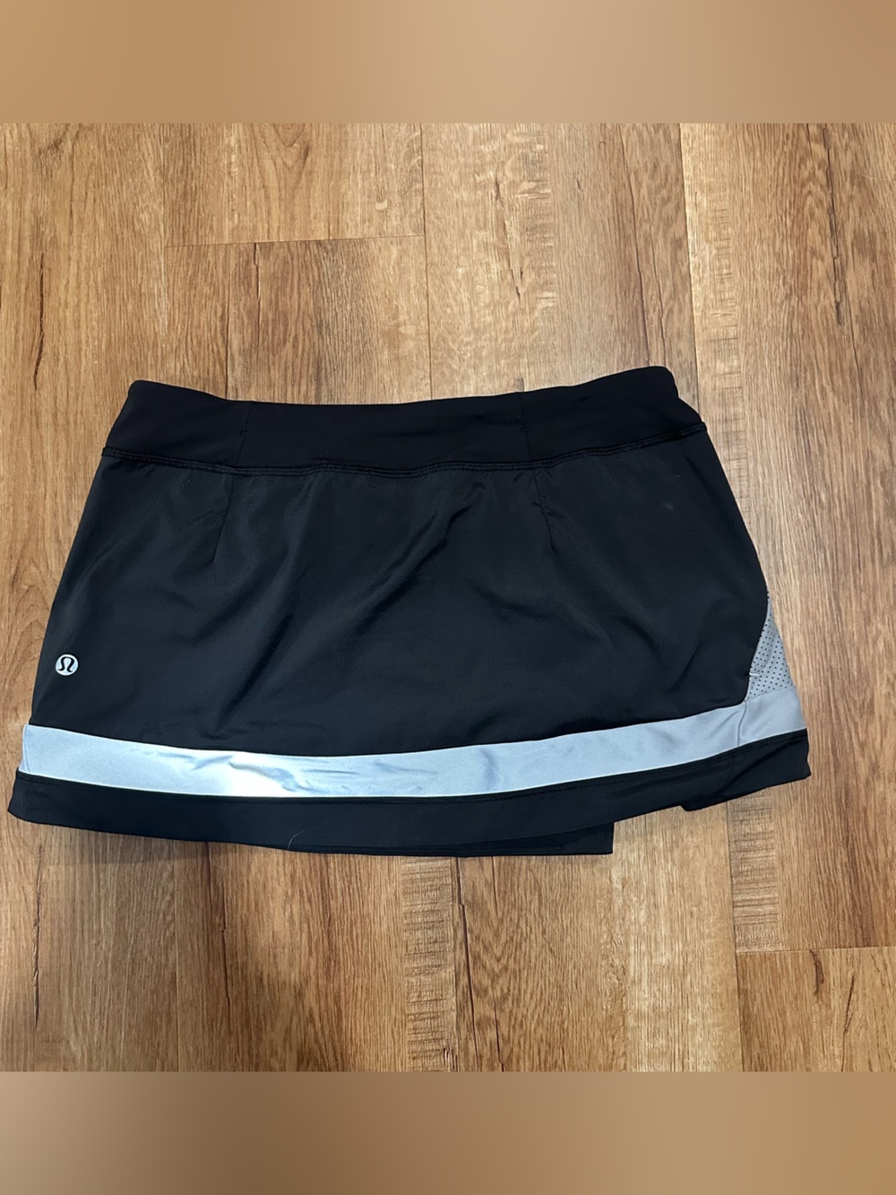 Lululemon Skirt Womens Black Athletic skirt with Reflective Silver Stripe